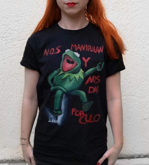 Camiseta NOS MANIPULAN Y NOS DAN POR CULO